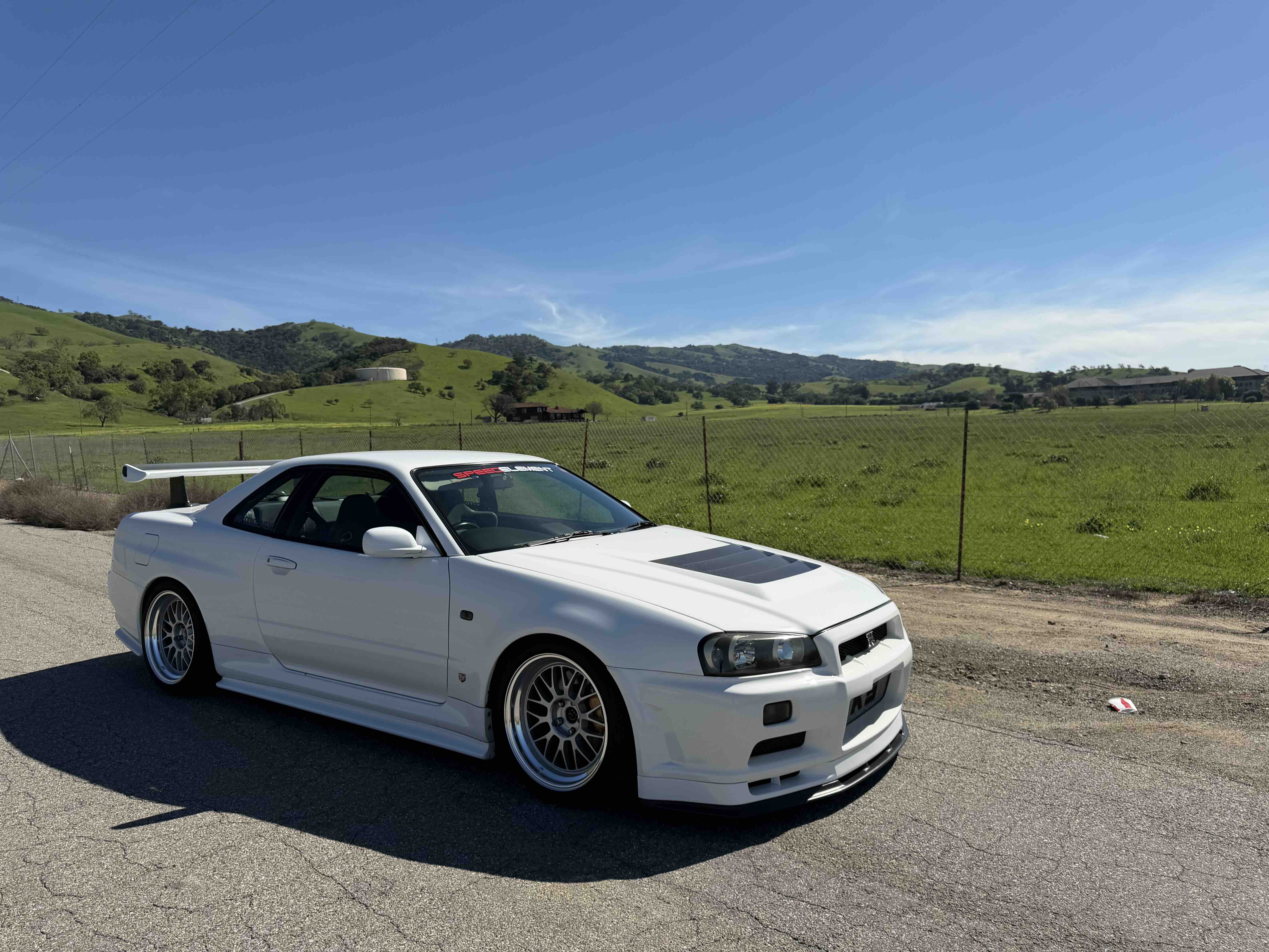 White Skyline GTR